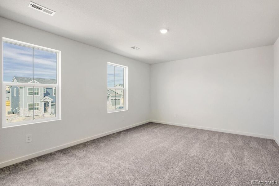 Spacious, unfurnished interior of a new home in Ledge Rock, Johnstown (Image 13).