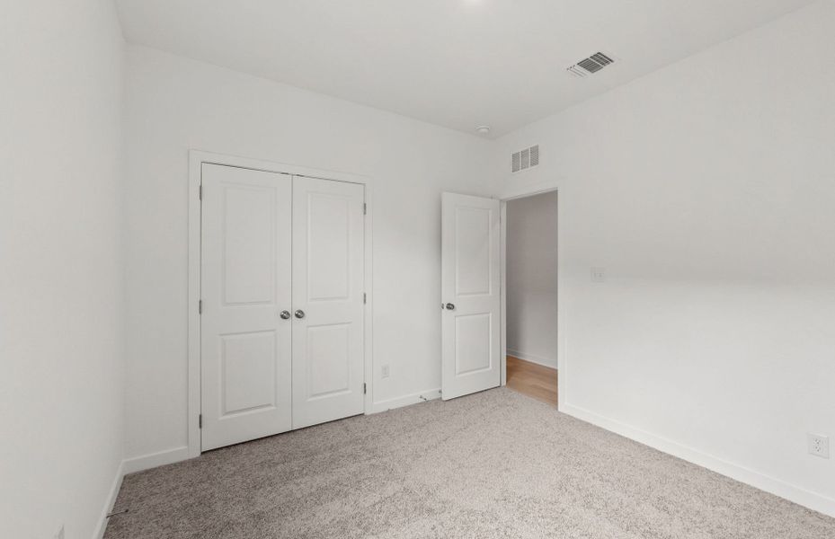 Spacious, unfurnished interior of a new home in Larson Crossing, Elgin (Image 29).