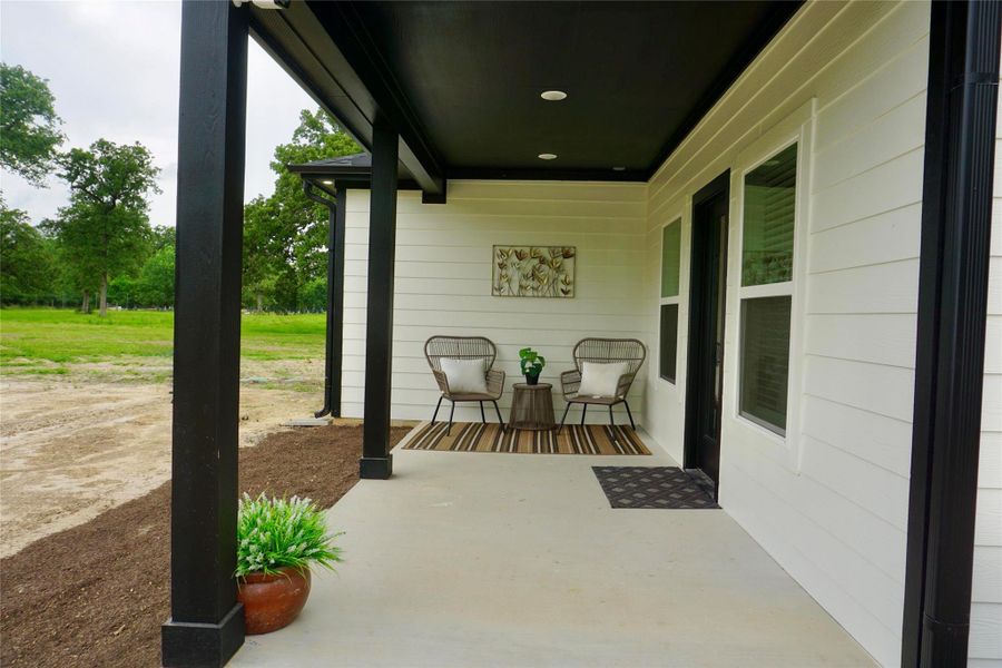 Exterior details and patio area of a home in , Hempstead (Image 3).