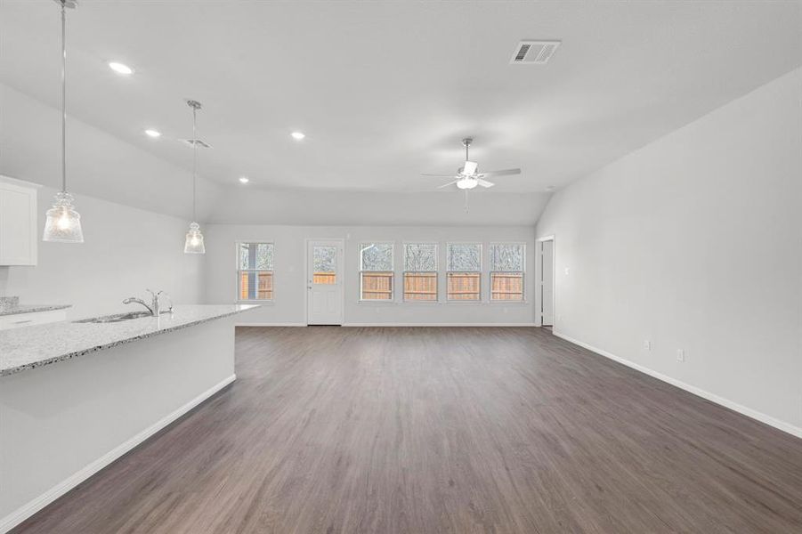 Spacious, unfurnished interior of a new home in ValleyBrooke, Mesquite (Image 31).