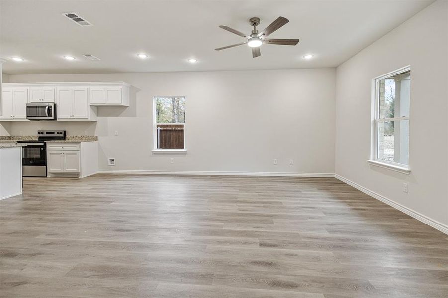 Spacious, unfurnished interior of a new home in , Mabank (Image 29).