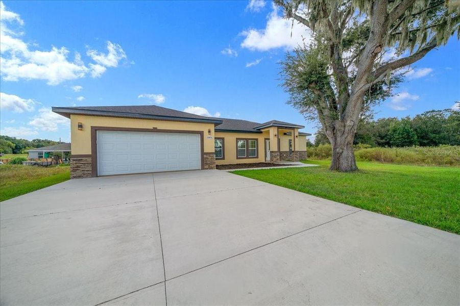 Front exterior of a new home in , Dunnellon, FL, highlighting curb appeal (Image 25). Front exterior of a new home in , Dunnellon, FL, highlighting curb appeal (Image 25).