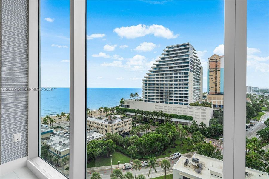 Condo located in Fort Lauderdale, FL showcasing its design and architecture (Image 42).
