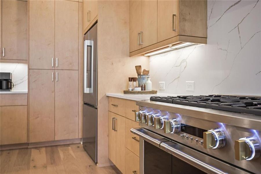 Close-up of interior finishes inside a home in Waterside Single Family, Peachtree Corners (Image 20).