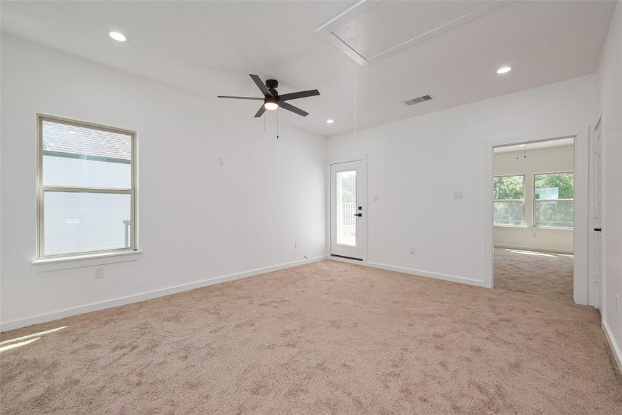 Spacious, unfurnished interior of a new home in , Houston (Image 48).