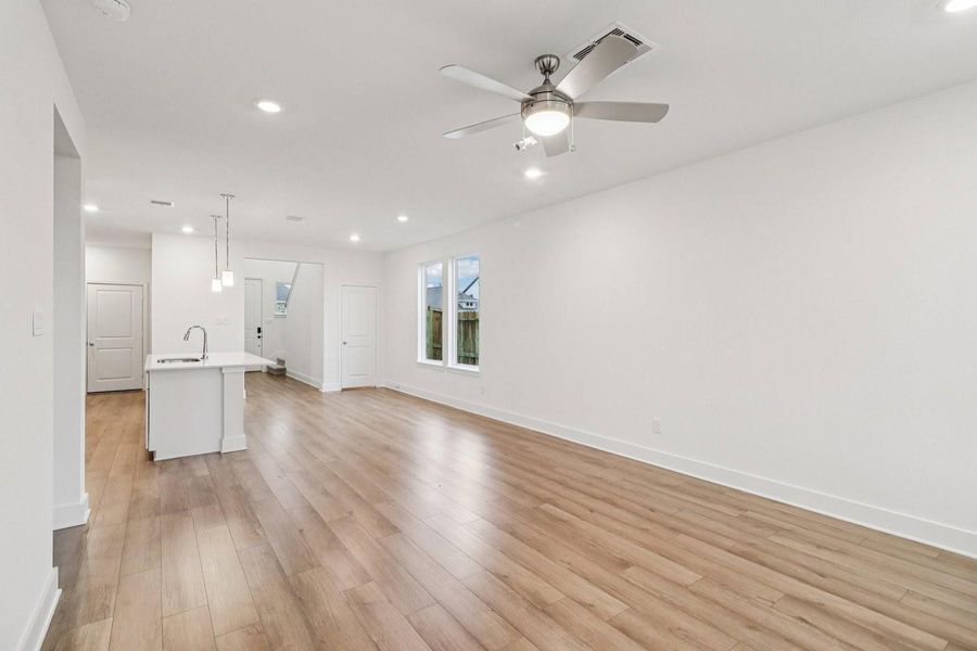 21514 Berry Crest Ln Great Room + Entry