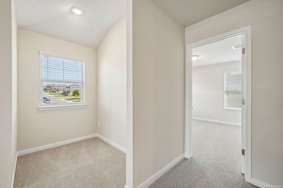 Spacious, unfurnished interior of a new home in Arcadia Ridge - Premier Series, San Antonio (Image 24).