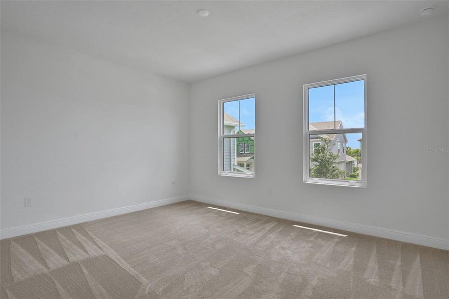 Spacious, unfurnished interior of a new home in Bungalow Walk at Lakewood Ranch, Sarasota (Image 19).