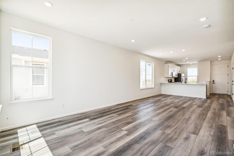 Spacious, unfurnished interior of a new home in Legato, Commerce City (Image 17).