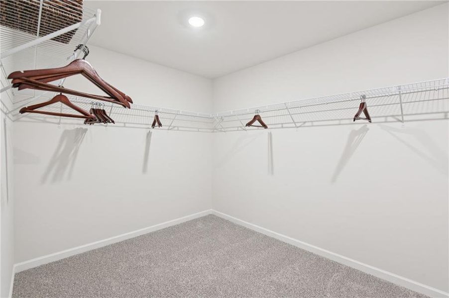 Spacious, unfurnished interior of a new home in Ivey Township, Dallas (Image 22).