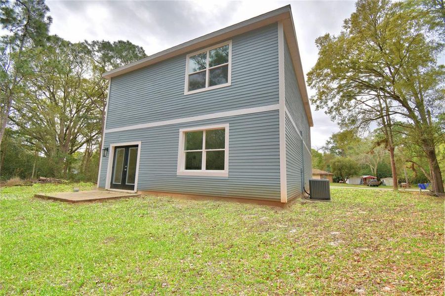 Exterior details and patio area of a home in , Avon Park (Image 19).