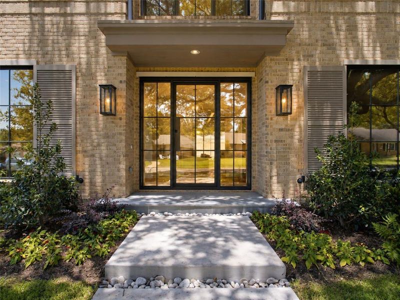 Exterior details and patio area of a home in , Dallas (Image 3).