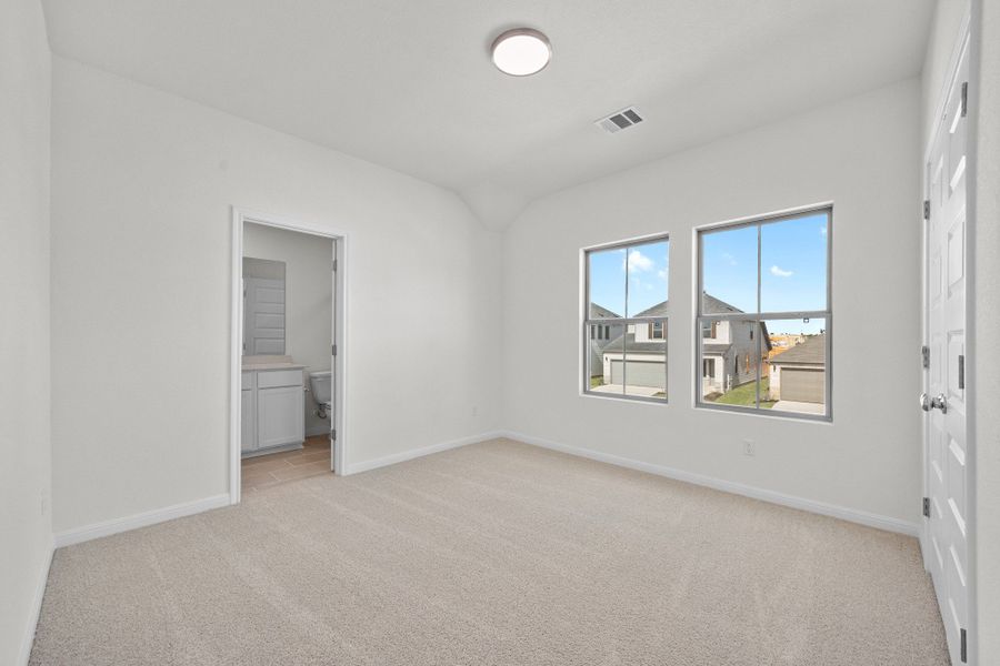 Spacious, unfurnished interior of a new home in Trinity Ranch, Elgin (Image 33).