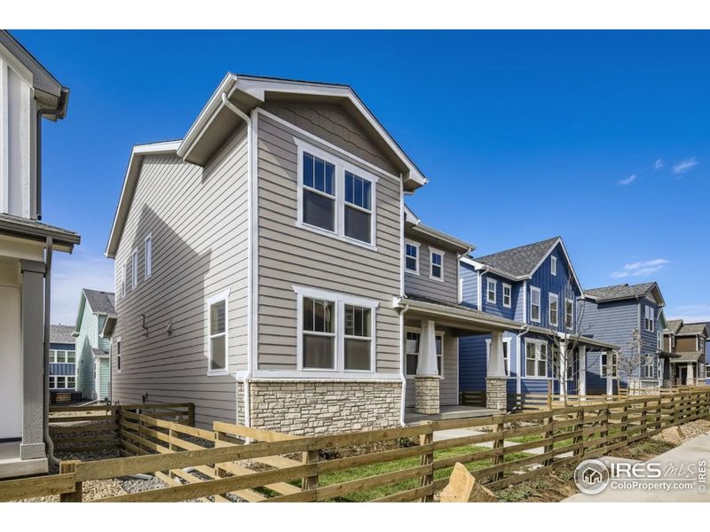 Fully enclosed wood fence