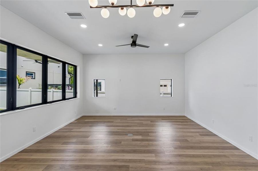 Spacious, unfurnished interior of a new home in , Tampa (Image 59).