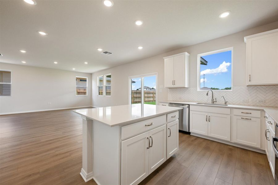 Representative images and renderings are for illustrative purposes. Actual structural options and design finishes of home may vary.
