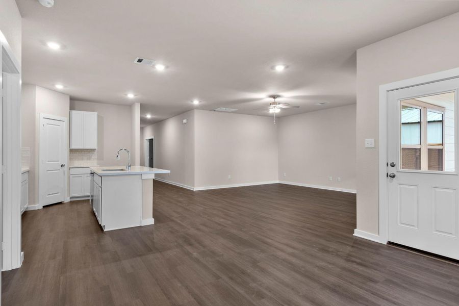 Spacious, unfurnished interior of a new home in Westridge Cove 40', Conroe (Image 15).