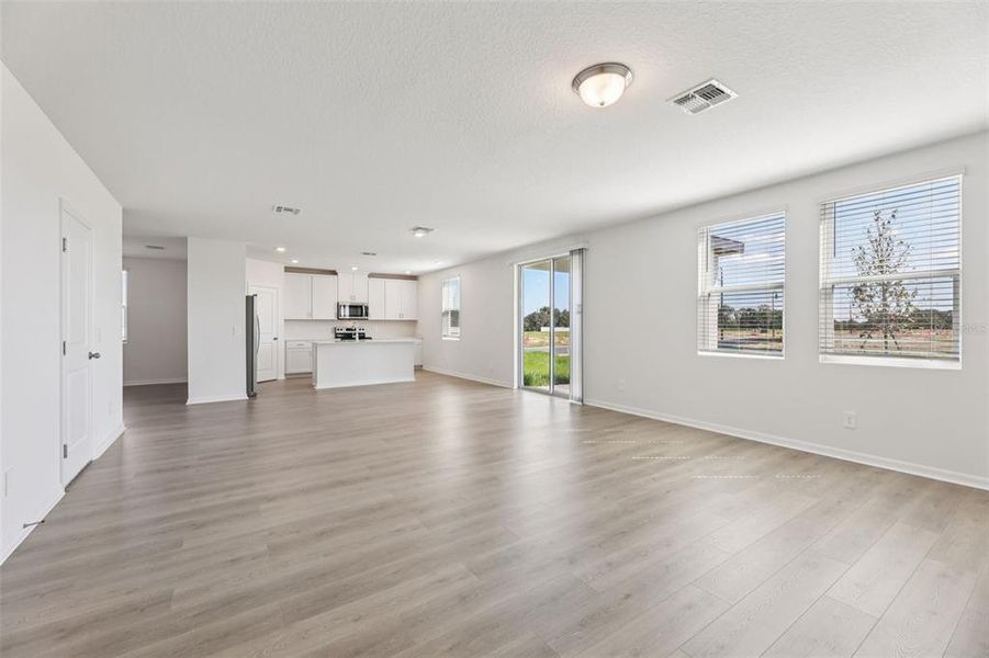 Spacious, unfurnished interior of a new home in Crosswinds - Signature Series, Haines City (Image 17).