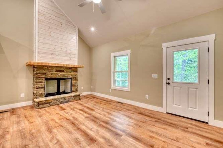 Spacious, unfurnished interior of a new home in , Blairsville (Image 12).