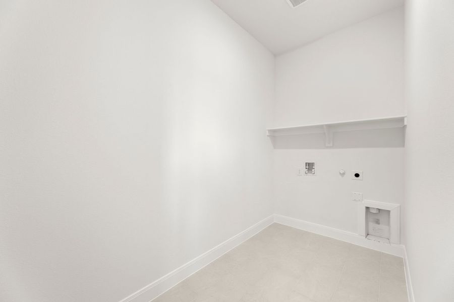 Spacious, unfurnished interior of a new home in Devonshire, Forney (Image 25).