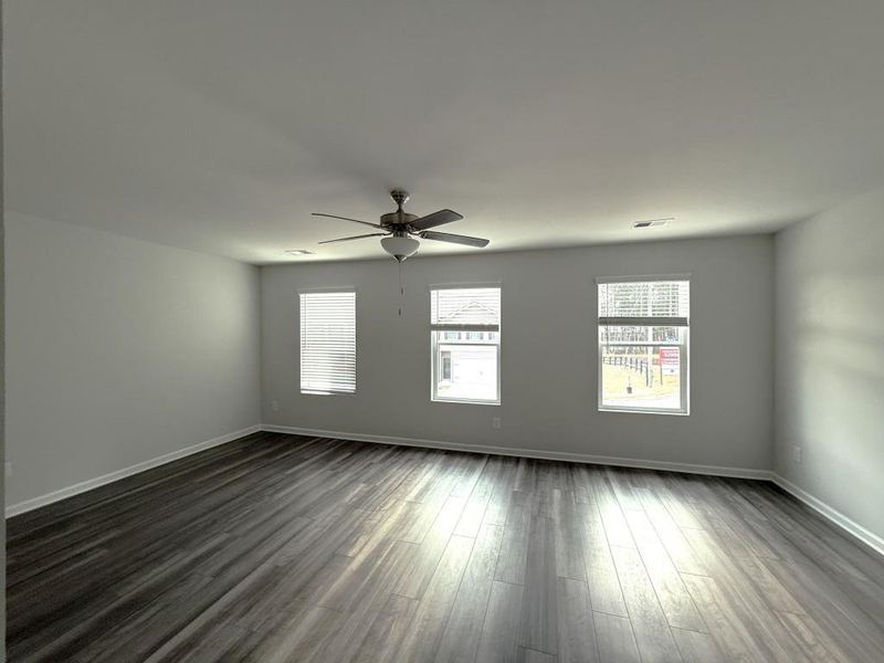 Spacious, unfurnished interior of a new home in , Calhoun (Image 10).