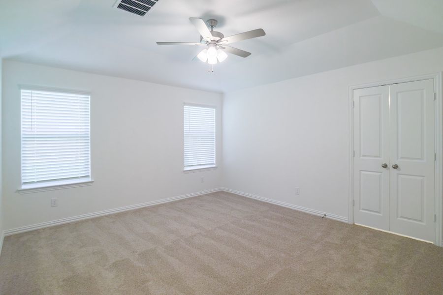 Spacious, unfurnished interior of a new home in Verandah, Royse City (Image 25).
