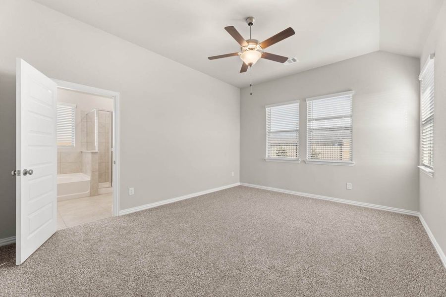 Spacious, unfurnished interior of a new home in Avondale, Fate (Image 17).