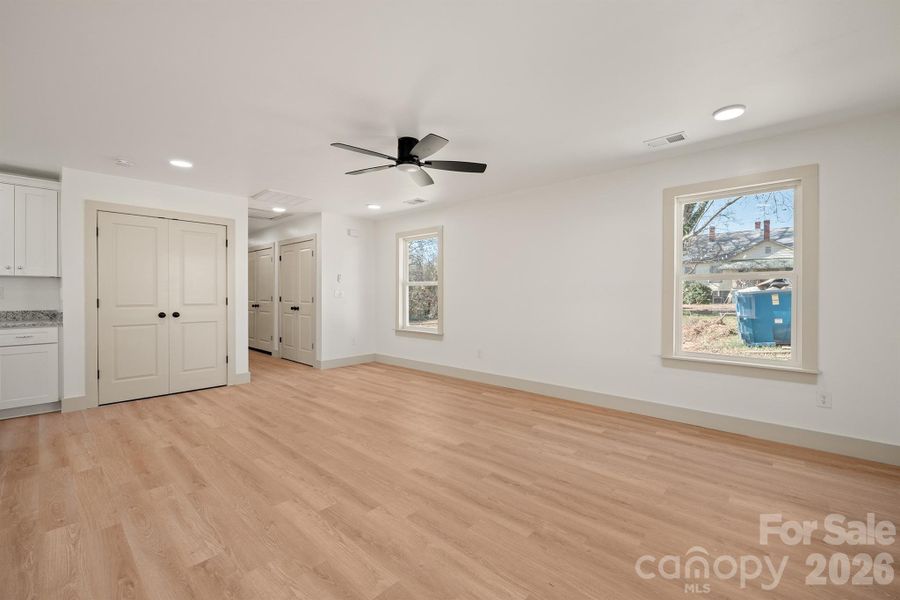 Spacious, unfurnished interior of a new home in , Newton (Image 13).