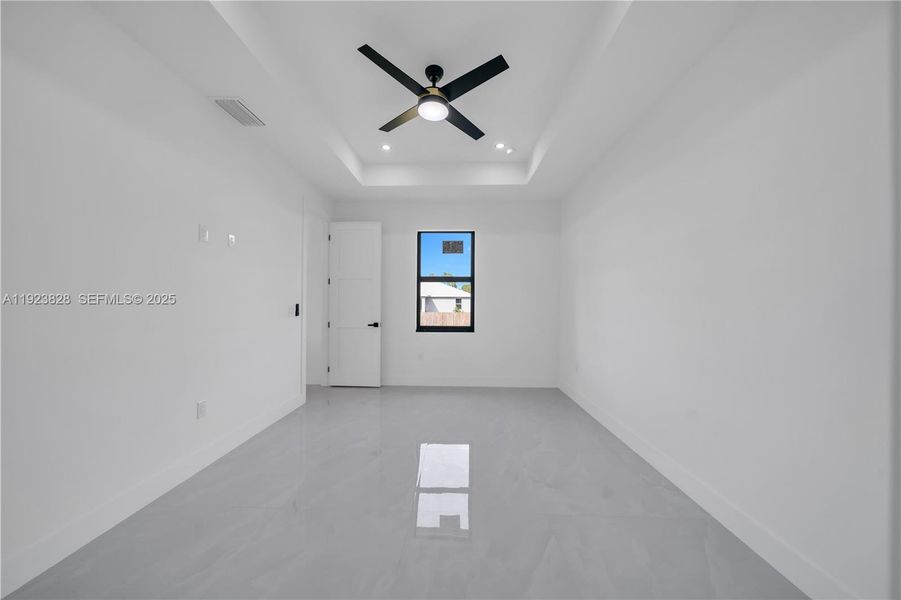 Spacious, unfurnished interior of a new home in , Lehigh Acres (Image 22).