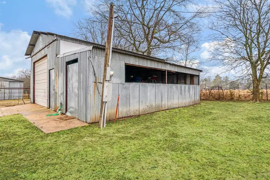Second barn with power could be shop, storage or hobby area. Second barn with power could be shop, storage or hobby area.