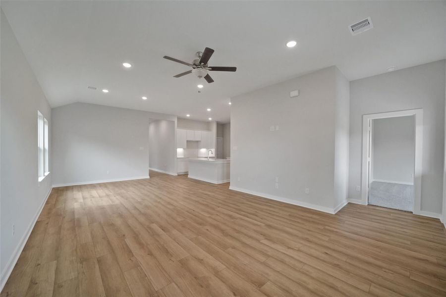 Spacious, unfurnished interior of a new home in Sunterra, Katy (Image 109). Spacious, unfurnished interior of a new home in Sunterra, Katy (Image 109).