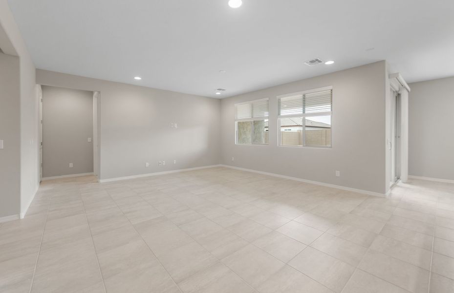 Spacious, unfurnished interior of a new home in El Rancho Santa Rosa, Maricopa (Image 23).