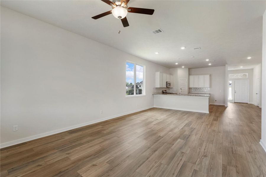 Spacious, unfurnished interior of a new home in Vintage Farms, Brenham (Image 41).