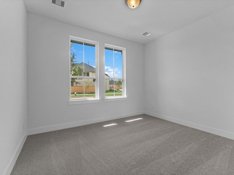 Spacious, unfurnished interior of a new home in Oakhill Reserve, Tomball (Image 18).
