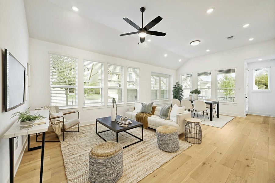 Family Room/Dining Room Family Room/Dining Room