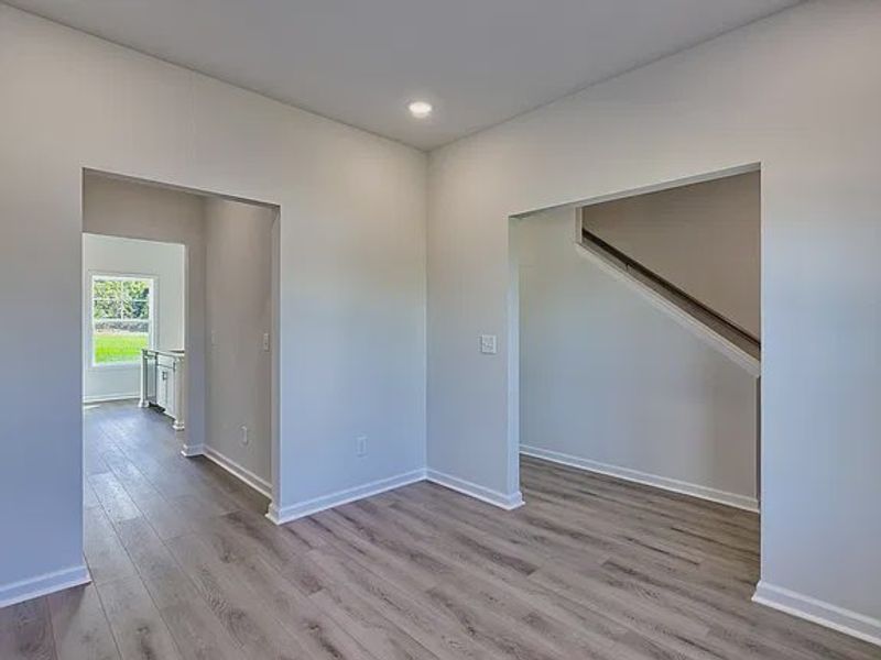 Spacious, unfurnished interior of a new home in Amber Hill, West Columbia (Image 6).