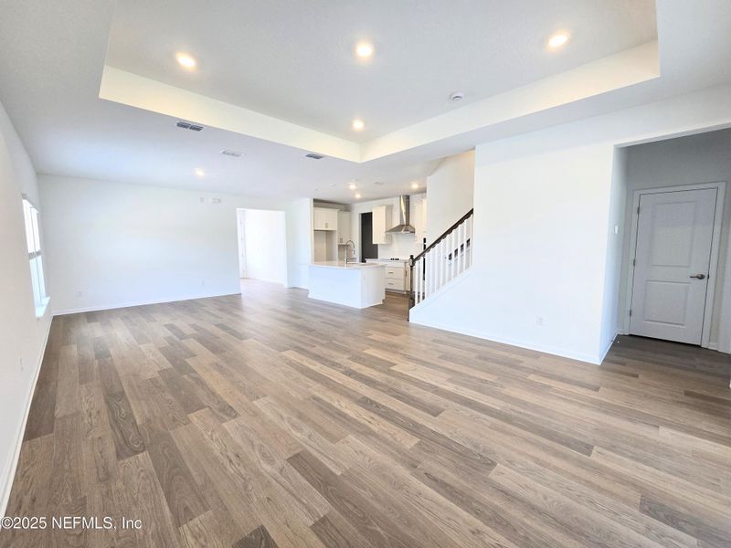Spacious, unfurnished interior of a new home in , Green Cove Springs (Image 10).