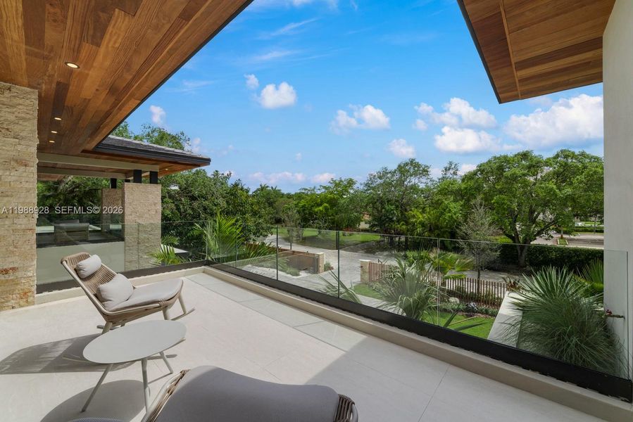 Exterior details and patio area of a home in , Miami (Image 25).