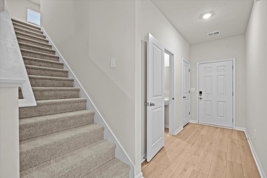 Spacious, unfurnished interior of a new home in Pleasant Brook, Piedmont (Image 9).