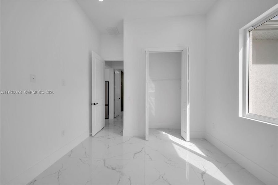 Spacious, unfurnished interior of a new home in , Lehigh Acres (Image 16).