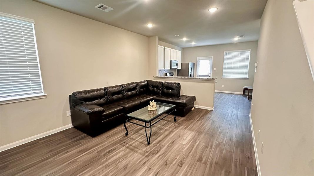 Furnished interior view inside a new home in Hunter's Creek, Huntsville (Image 8).
