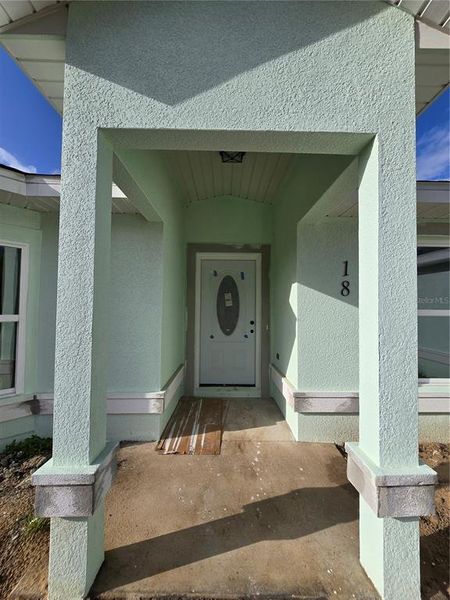 Exterior details and patio area of a home in , Ocala (Image 3).