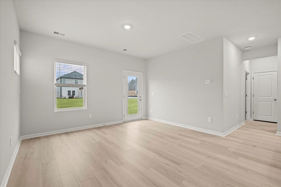 Spacious, unfurnished interior of a new home in Pleasant Brook, Piedmont (Image 9).