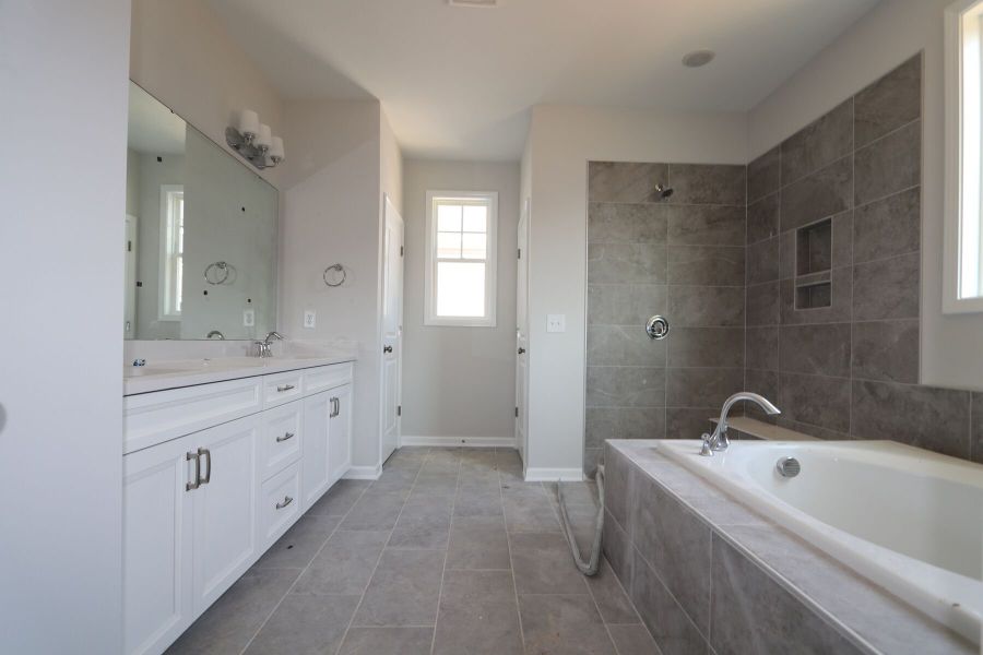 Owner's Bathroom Owner's Bathroom