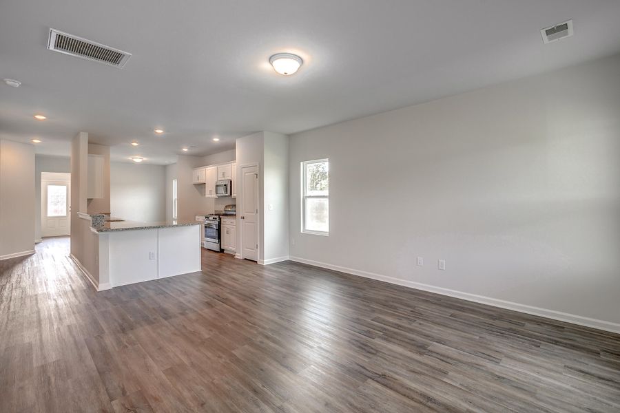 Spacious, unfurnished interior of a new home in Six Oaks, Summerville (Image 32).