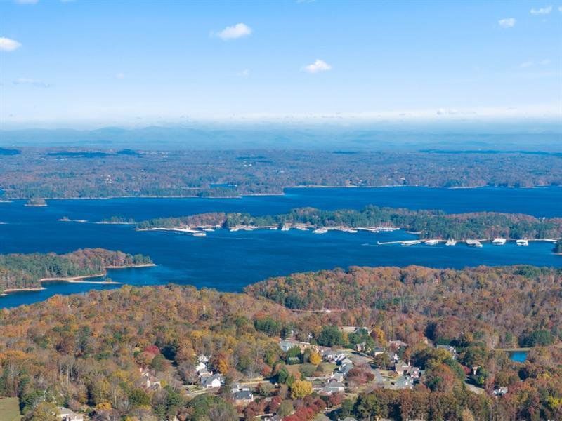 Image 42 of a home in Waypoint.