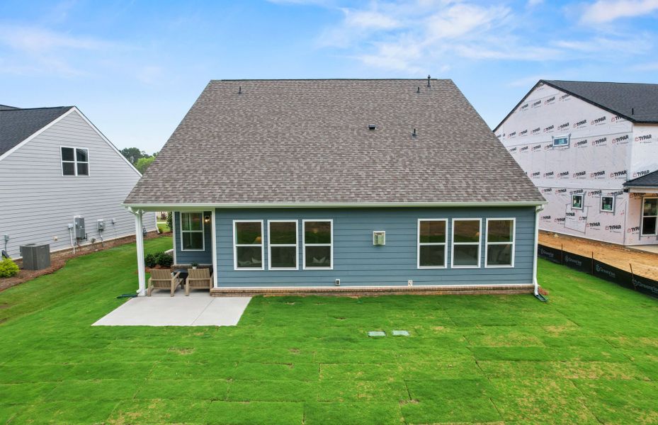 Representative exterior details of a home built from the Bedrock by Pulte Homes in The Retreat at Carolina Ridge, Harrisburg (Image 36).