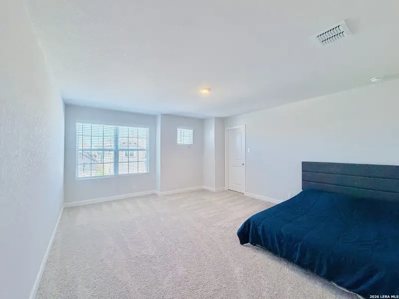 Spacious, unfurnished interior of a new home in , Live Oak (Image 22).