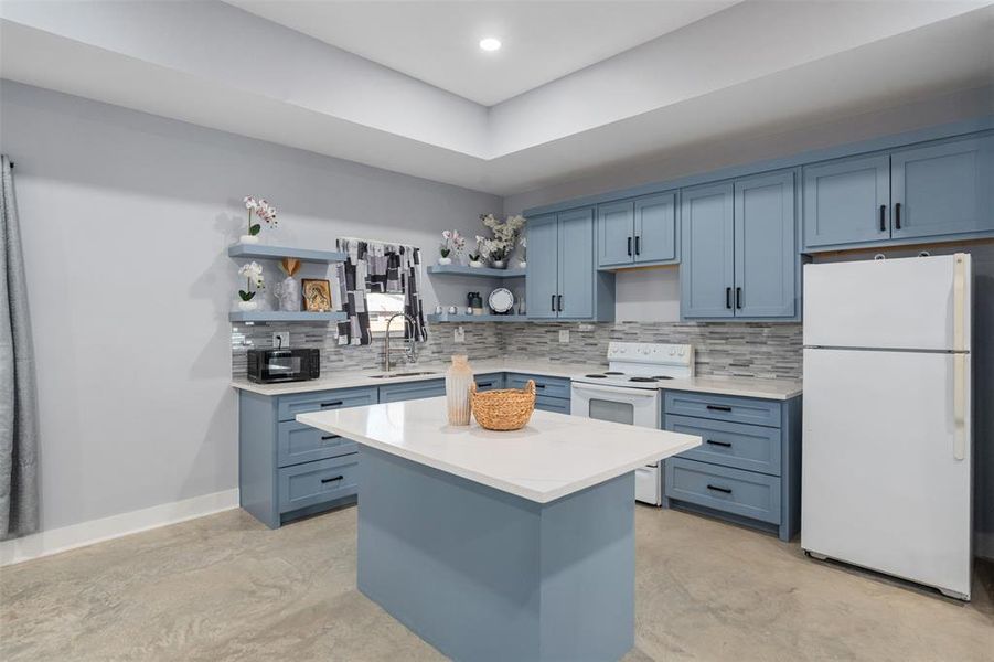 Furnished interior view inside a new home in , Malakoff (Image 16).