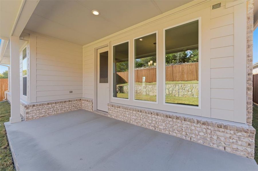 Exterior details and patio area of a home in Waterford Park, Weatherford (Image 27).